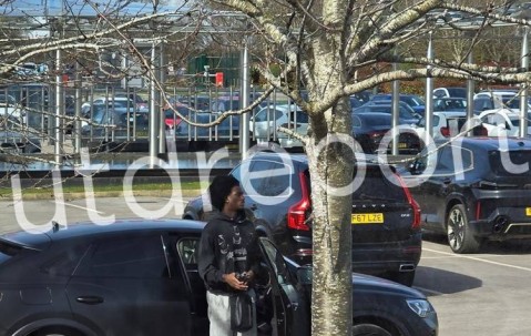 对阵莱斯特城时受伤，博主：曼联后卫海文左脚仍然穿着保护靴