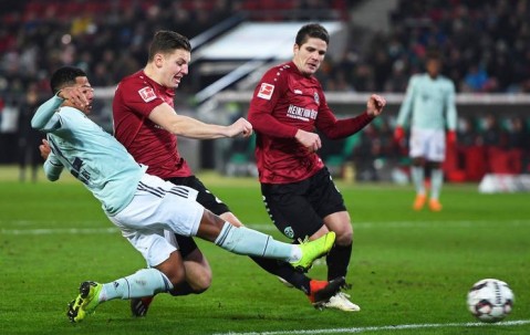 意甲生死时速！保级军团卡利亚里血战欧战劲旅佛罗伦萨，谁能突围？