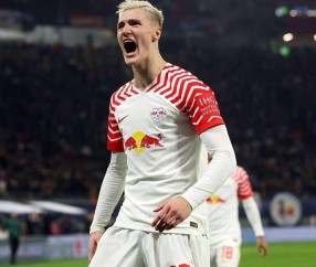 冲前六,曼联争夺195cm高中锋!估价8000万欧元!面临纽卡竞争