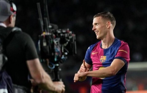 三强各有喜忧！曼城惊天逆转，大巴黎连胜终结，巴萨一球险胜